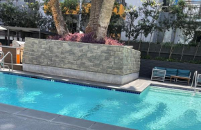 Modern condo with pool ,near Hollywood,DTLA, melrose